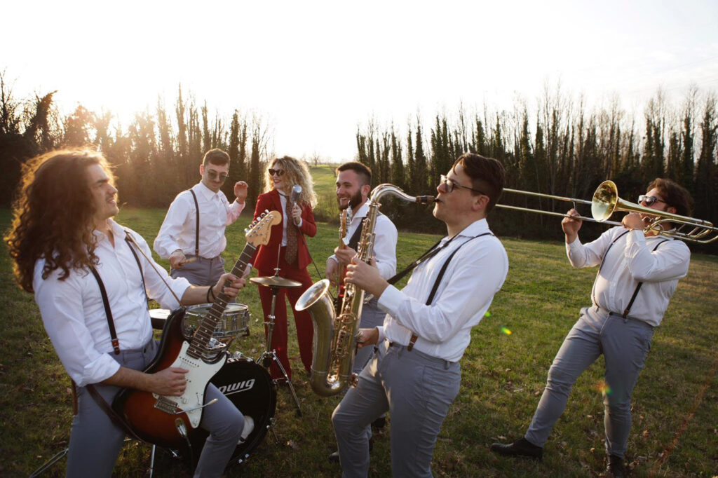 La band Clan del Santa Cecilia durante un matrimonio