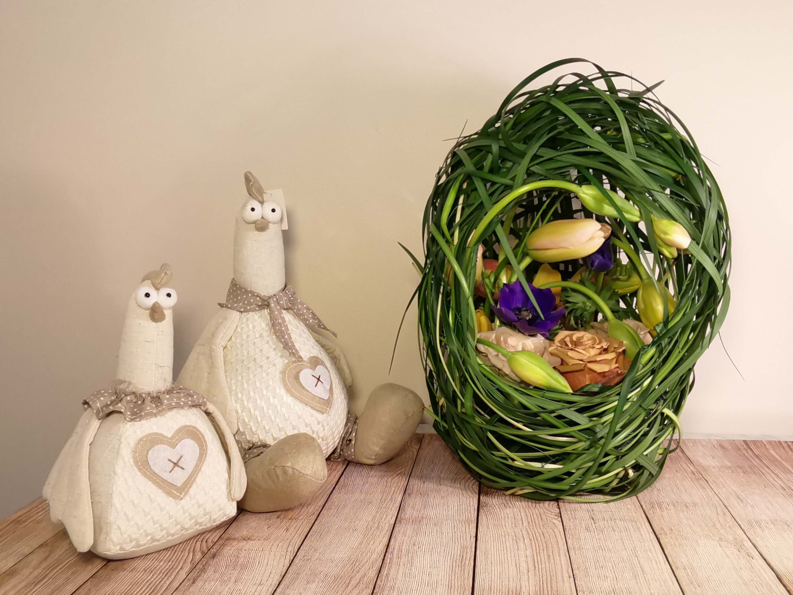 Composizione floreale di Pasqua a Nido
