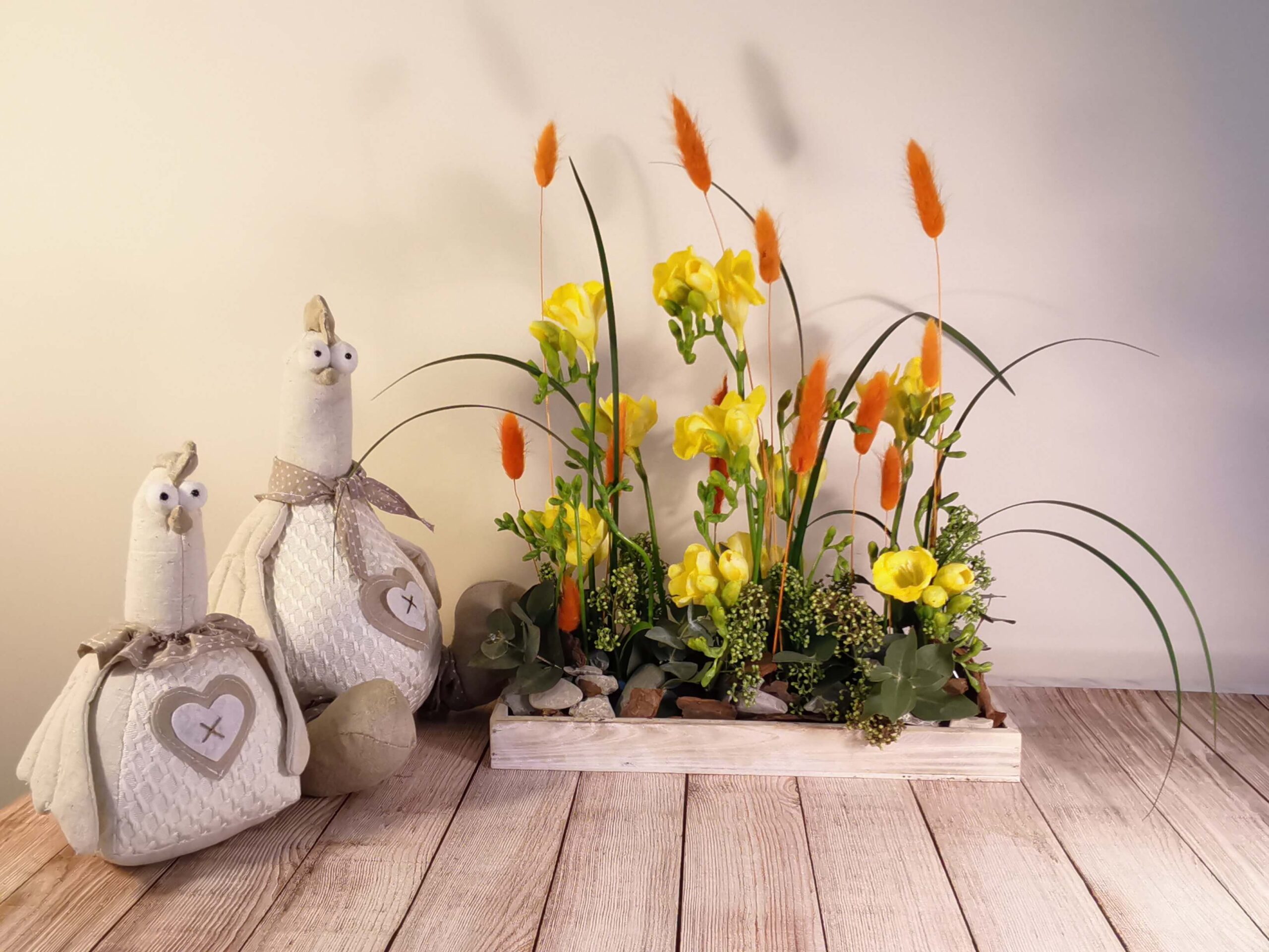 Composizione floreale di design per Pasqua 2021 di Emozioni Floreali di Mirna